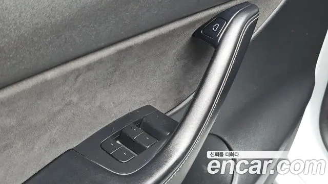 Tesla Model Y 2021 thumb 7