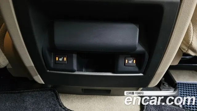 Land Rover Discovery 2016 thumb 2