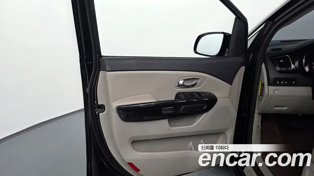 Kia Carnival 2018 thumb 10