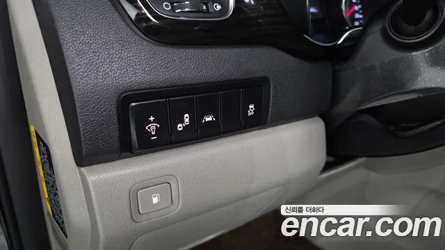Kia Carnival 2018 thumb 11