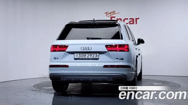 Audi Q7 2019 thumb 6