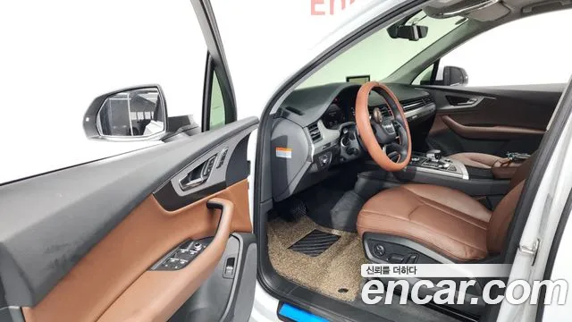 Audi Q7 2019 thumb 2