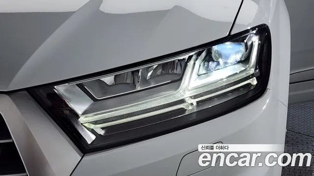 Audi Q7 2019 thumb 3
