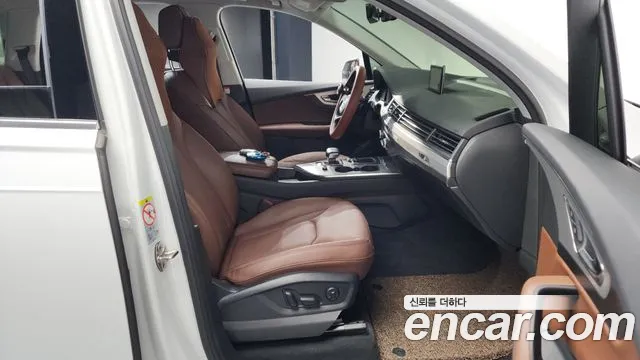 Audi Q7 2019 thumb 5