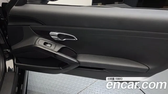 Porsche Cayman 2017 thumb 12