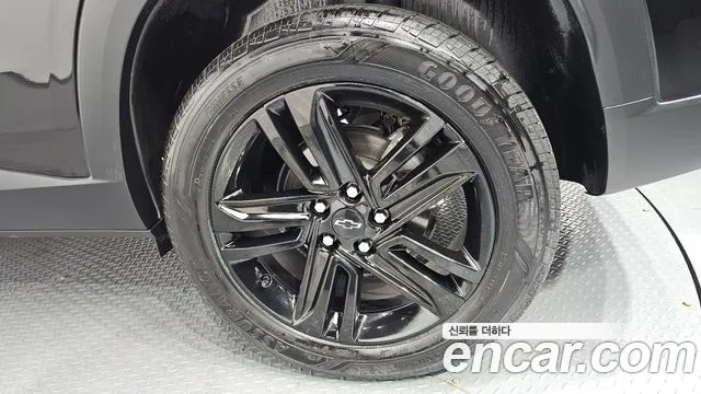 Chevrolet Tracker 2023 thumb 2