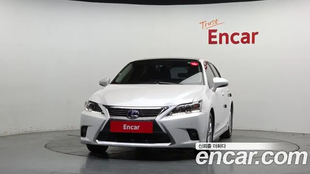Lexus CT200h 2016 thumb 4