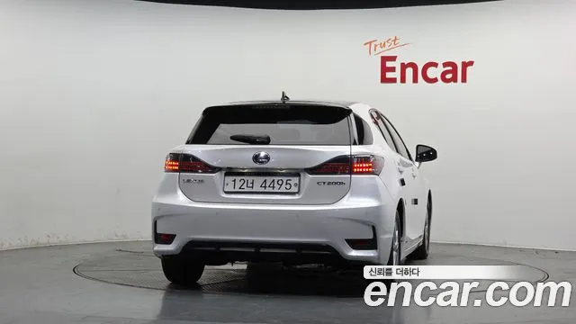 Lexus CT200h 2016 thumb 7