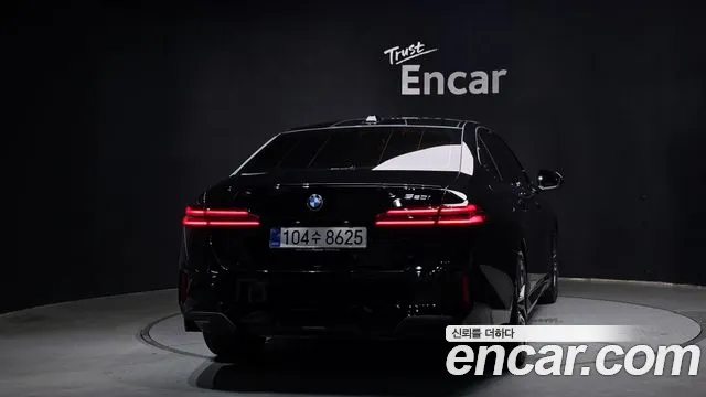 BMW 5 серии 2025 thumb 2
