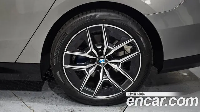 BMW 5 серии 2025 thumb 7