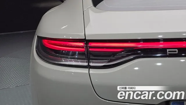 Porsche Panamera 2023 thumb 6