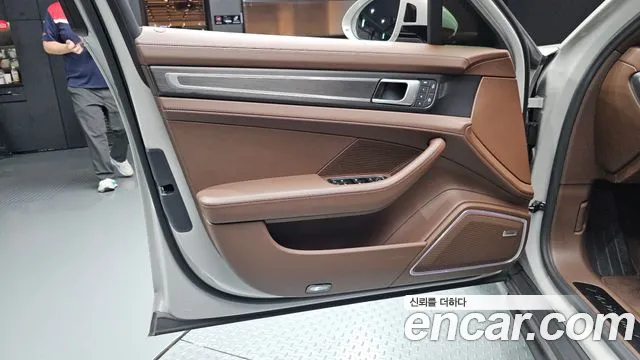 Porsche Panamera 2023 thumb 3