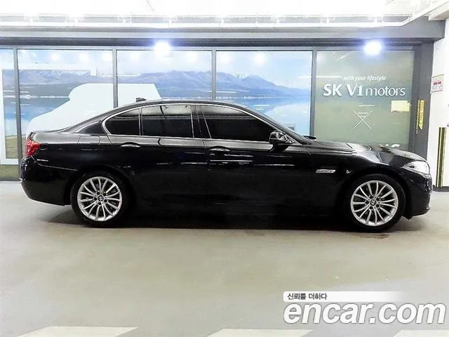 BMW 5-Series 2016 thumb 12
