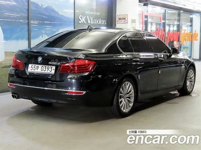 BMW 5-Series 2016 thumb 10