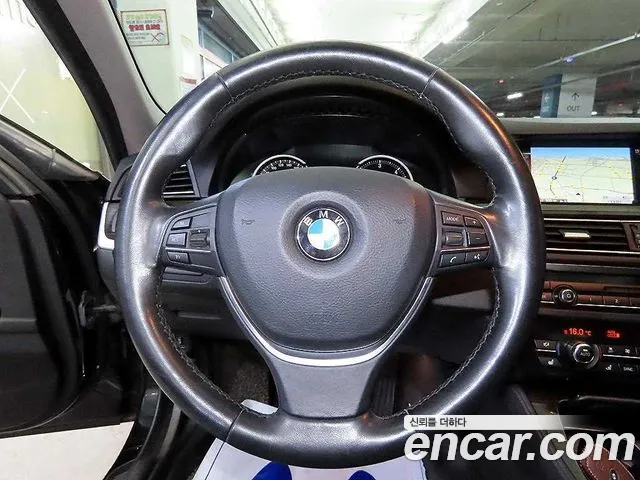 BMW 5-Series 2016 thumb 2