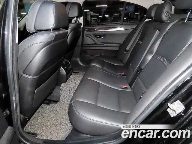 BMW 5-Series 2016 thumb 11