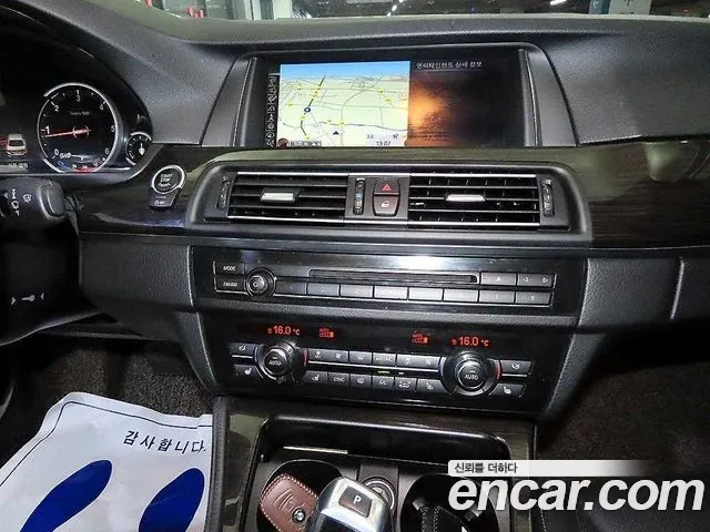 BMW 5-Series 2016 thumb 6