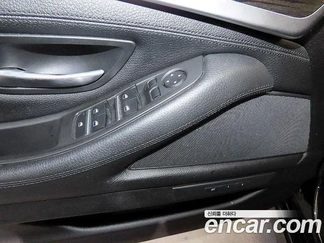 BMW 5-Series 2016 thumb 9