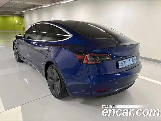 Tesla Model 3 2020 thumb 2