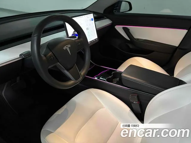 Tesla Model 3 2020 thumb 9