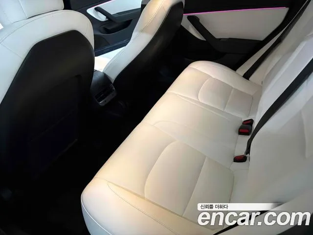 Tesla Model 3 2020 thumb 11