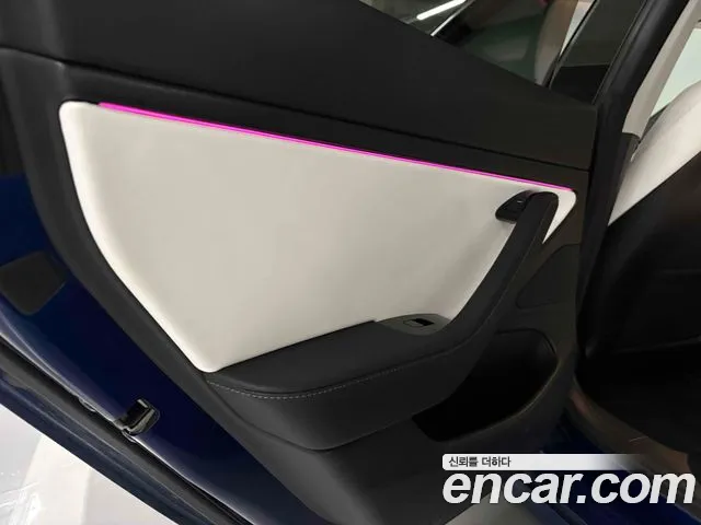 Tesla Model 3 2020 thumb 6