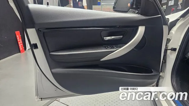 BMW 3 серии 2018 thumb 11