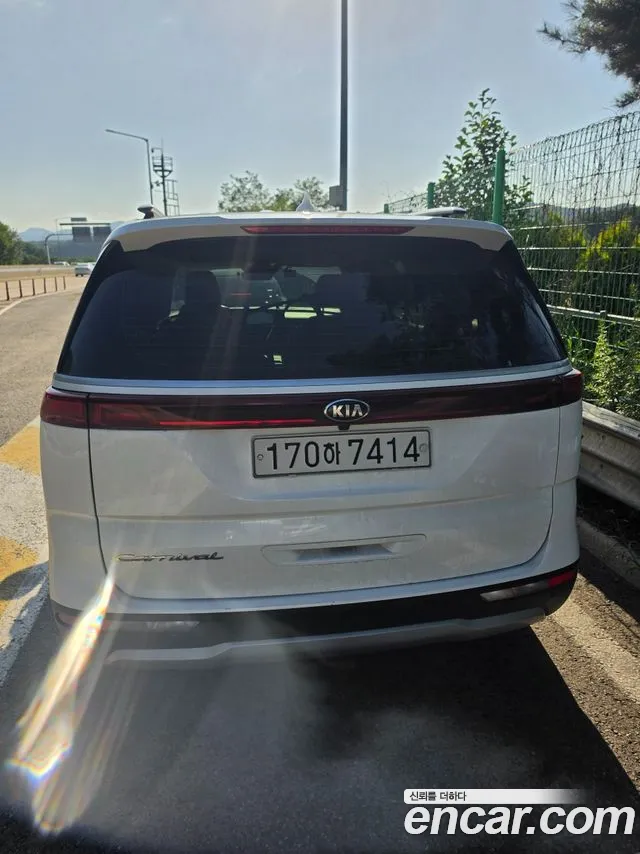 Kia Carnival 2021 thumb 6