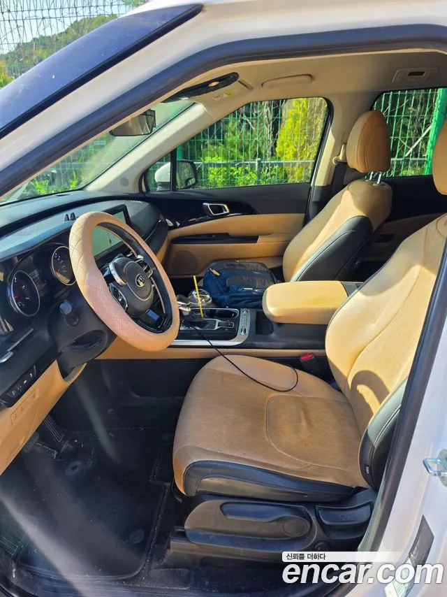 Kia Carnival 2021 thumb 8