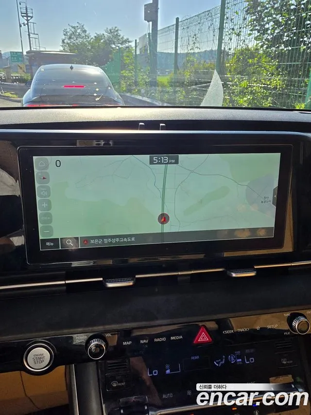 Kia Carnival 2021 thumb 10