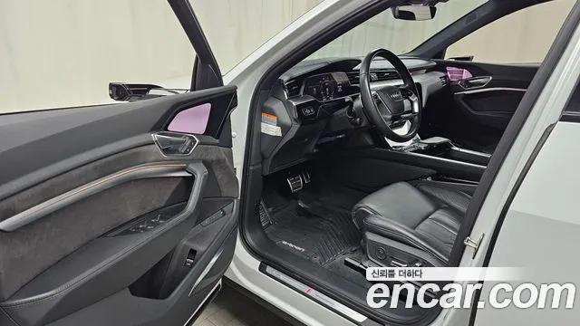 Audi e-tron 2021 thumb 9