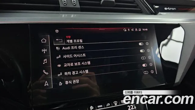 Audi e-tron 2021 thumb 11