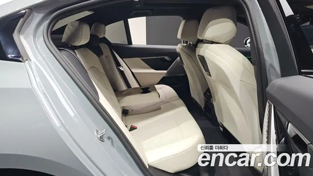 BMW 5 серии 2025 thumb 7