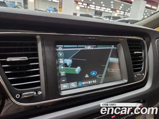 Kia Carnival 2019 thumb 10
