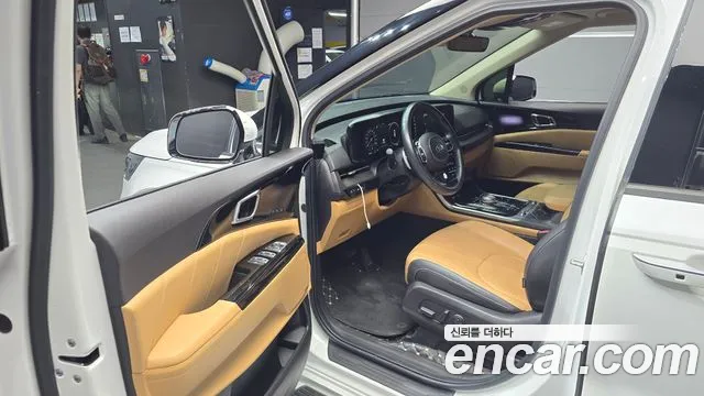 Kia Carnival 2021 thumb 5