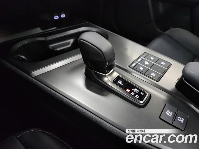 Lexus UX 2025 thumb 3