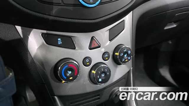 Chevrolet Tracker 2016 thumb 12