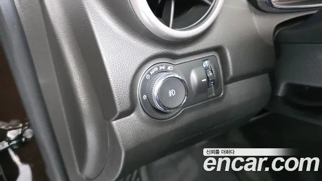 Chevrolet Tracker 2016 thumb 2