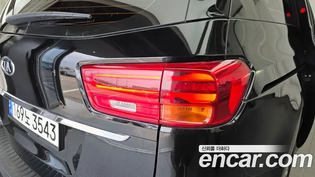 Kia Carnival 2018 thumb 5