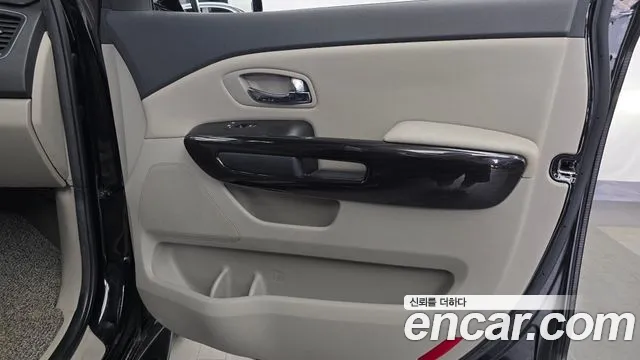 Kia Carnival 2018 thumb 6