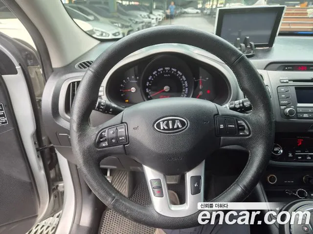 Kia Sportage 2011 thumb 12