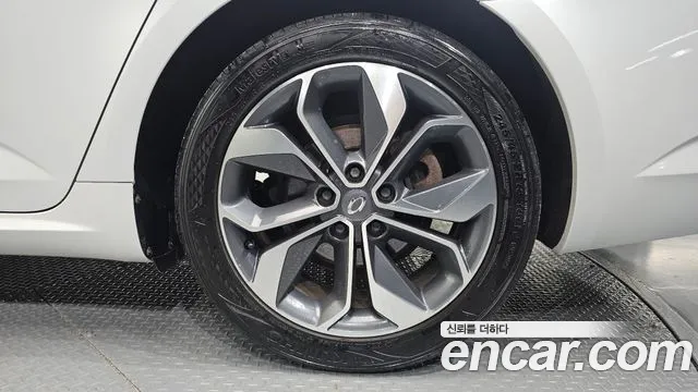 Renault Megane 2019 thumb 9