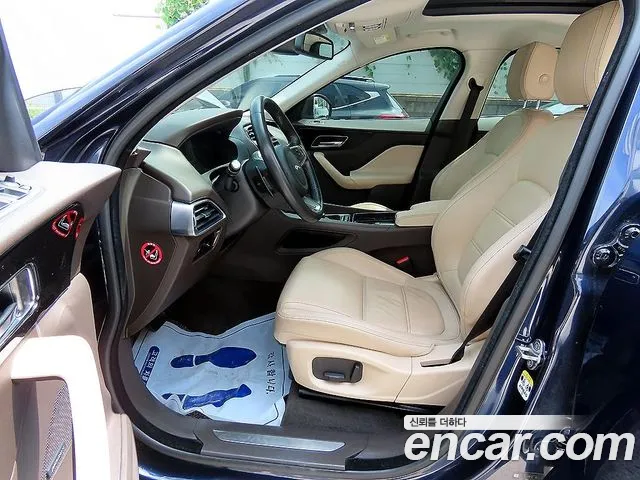 Jaguar F-Pace 2018 thumb 7