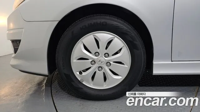 Hyundai Avante 2010 thumb 4