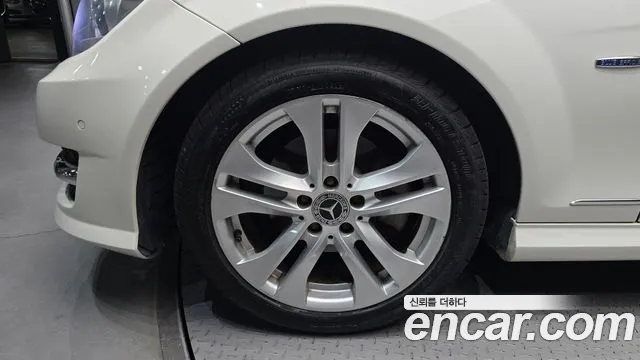 Mercedes-Benz C-Класс 2011 thumb 12