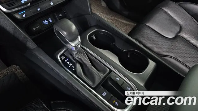 Hyundai Santa Fe 2018 thumb 7