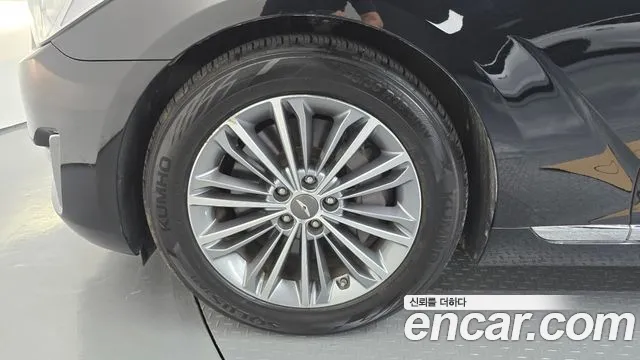 Genesis G90 2017 thumb 7
