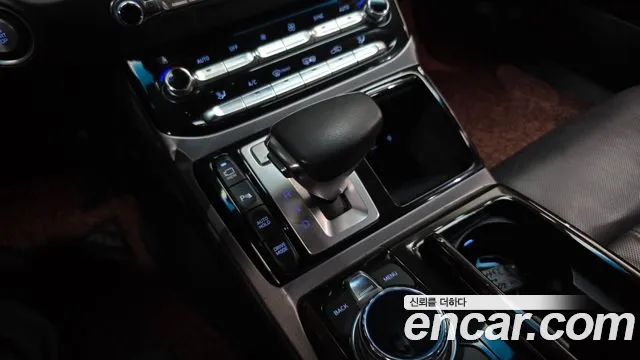 Genesis G90 2017 thumb 11