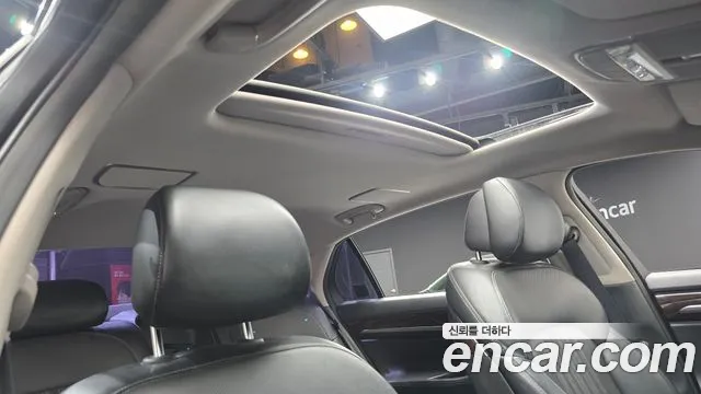 Genesis G90 2017 thumb 9