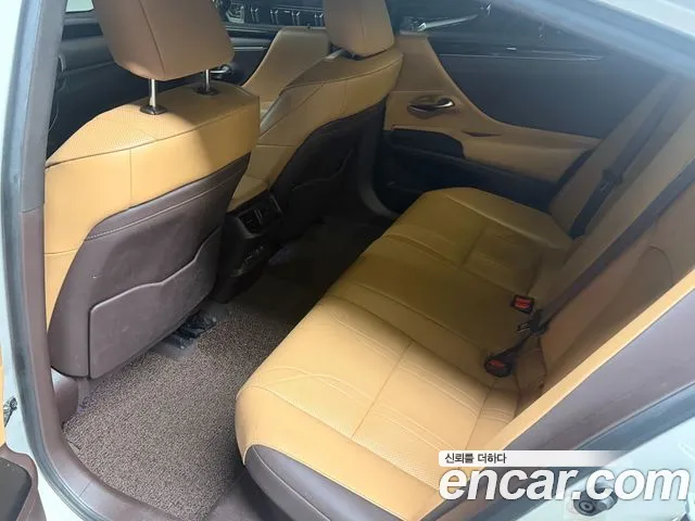 Lexus ES 2018 thumb 8